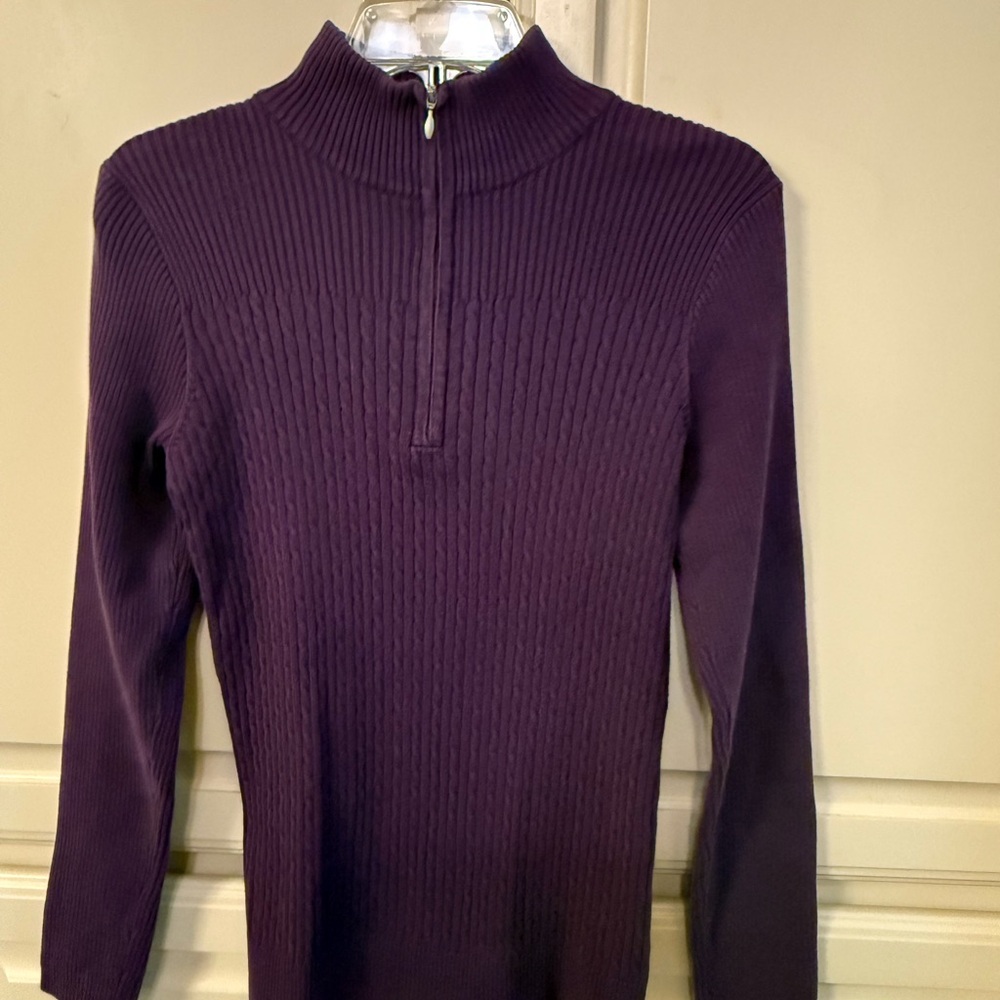 Croft & Barrow Deep Purple Knit 1/4 zip high neck
Long sleeves sweater - size M